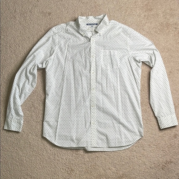 Old Navy White Casual Button Down Shirt with Textured Pattern - Picture 1 of 6